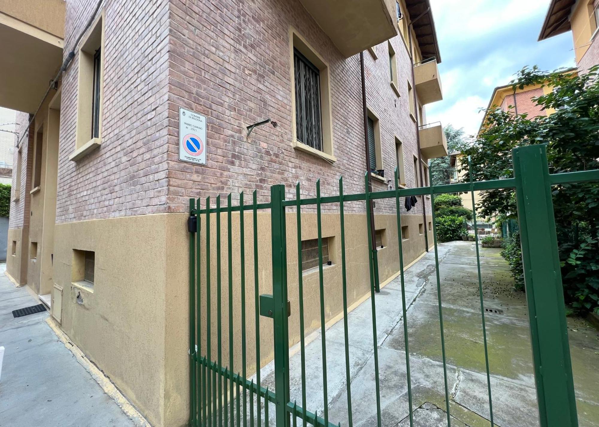 Charming Apartment Near Saragozza Bologna Exterior photo